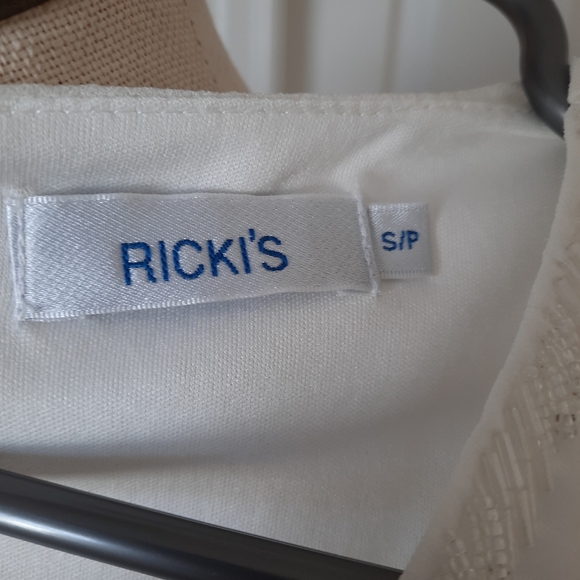 Versatile off-white sleeveless bubble top - Picture 3 of 8